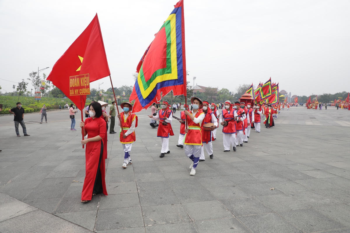 Trang nghiêm, rực rỡ sắc màu lễ rước kiệu về Đền Hùng
