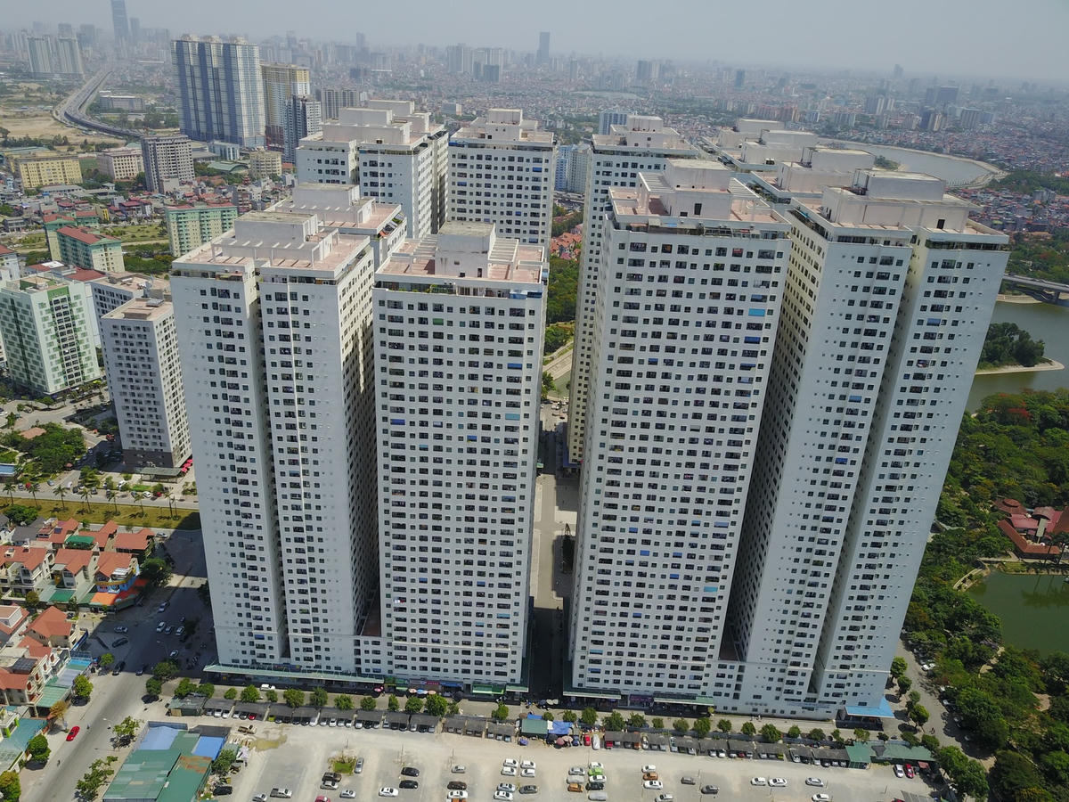 Các dự án chung cư đua nhau mọc lên chưa có dấu hiệu dừng lại.