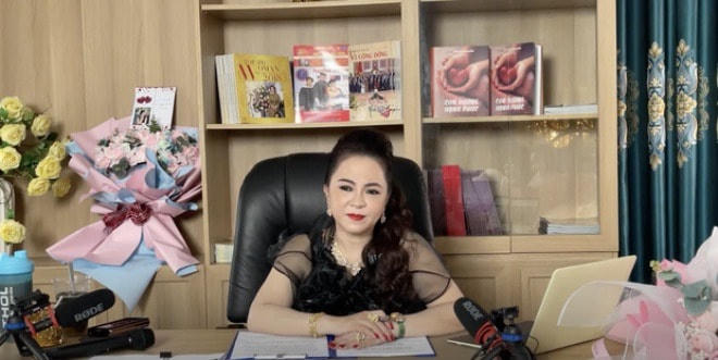 Trong những lần livestream, bà Hằng thu hút đông đảo lượng lớn người hâm mộ vào xem.