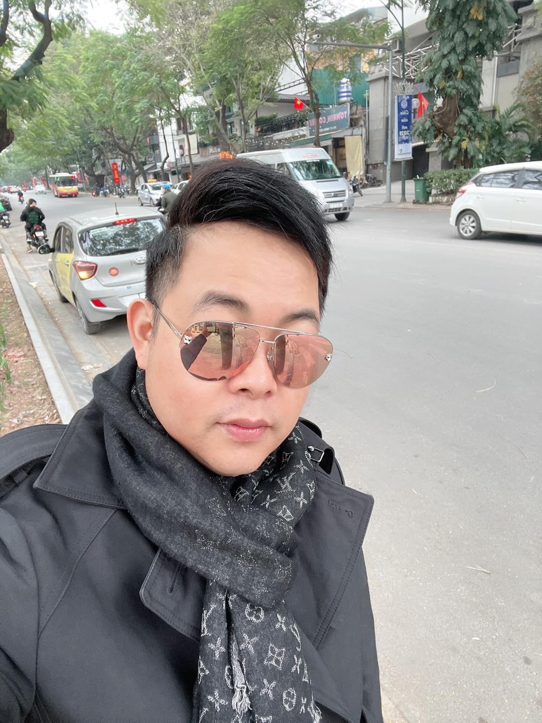 Danh ca Quang Lê thích thú với cái lạnh của Thủ đô Hà Nội trong những ngày đầu năm mới 2021.