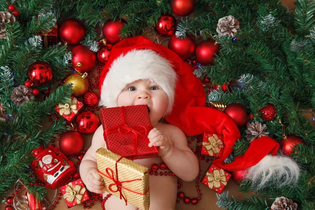 [ẢNH] Ngất ngây ngắm những 'ông, bà Noel' nhí siêu đáng yêu