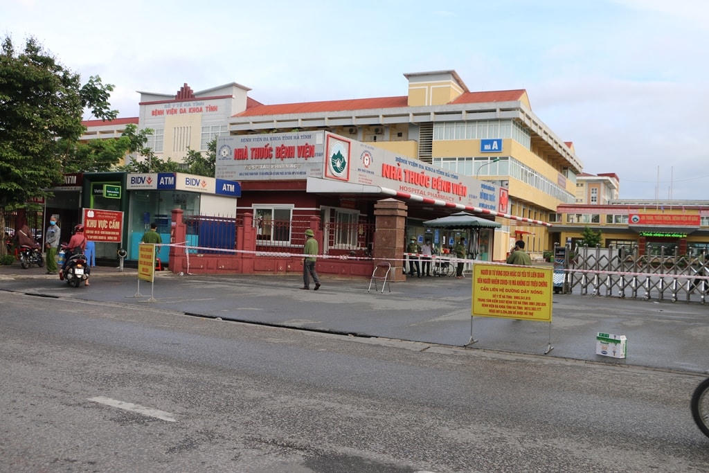 Phong tỏa, dừng tiếp nhận bệnh nhân tại Bệnh viện đa khoa tỉnh Hà Tĩnh.
