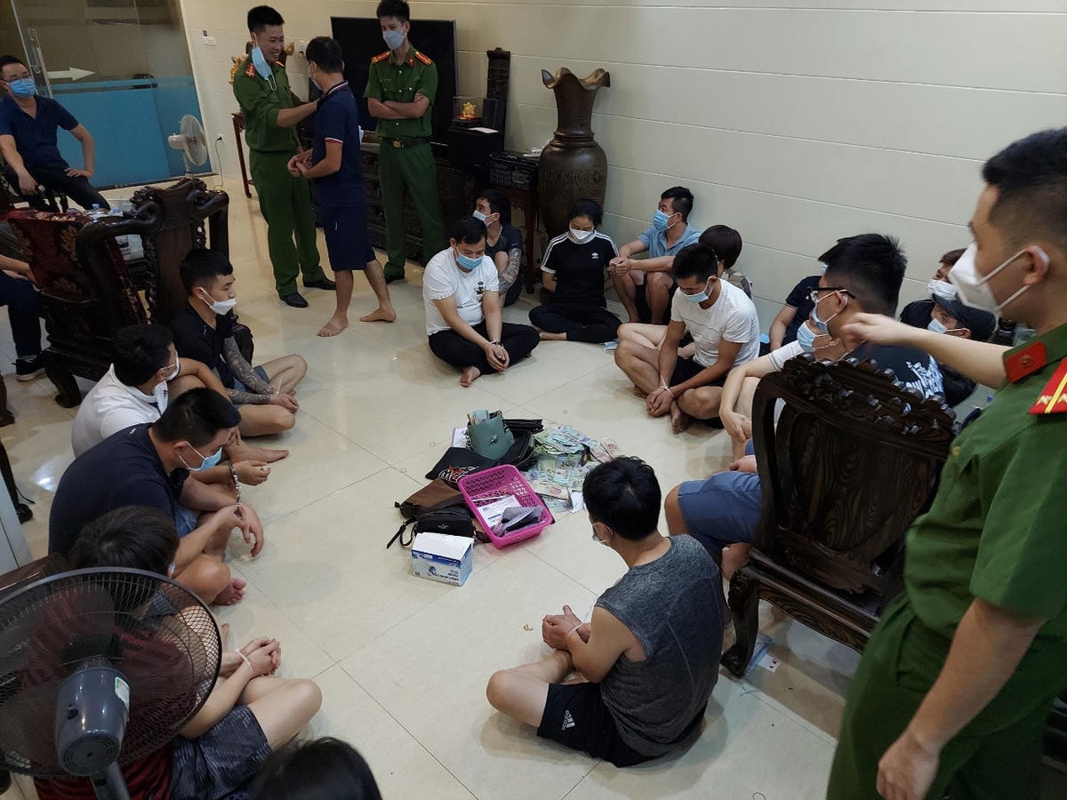 Sáng 11/9, Công an tỉnh Hải Dương đã bắt 10 đối tượng đánh bạc, thu giữ hơn 720 triệu đồng.