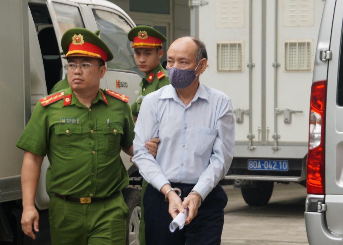 Bị cáo Trần Trọng Mừng, 72 tuổi, nguyên Tổng Giám đốc TISCO, bị Tòa tuyên phạt 9 năm, 6 tháng tù; buộc phải đền bù 130 tỉ đồng.  