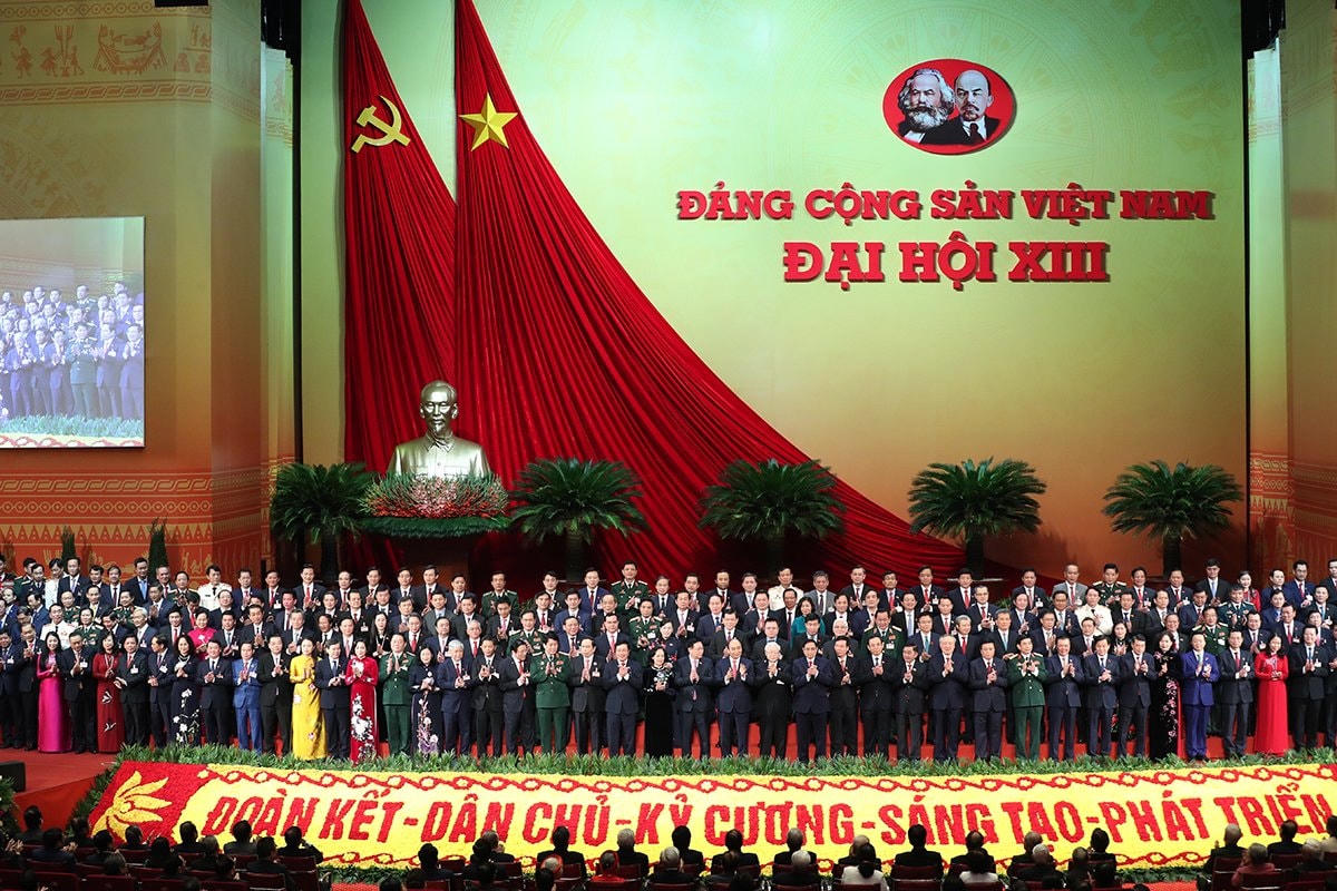 Ban Chấp hành Trung ương khóa XIII ra mắt Đại hội.  