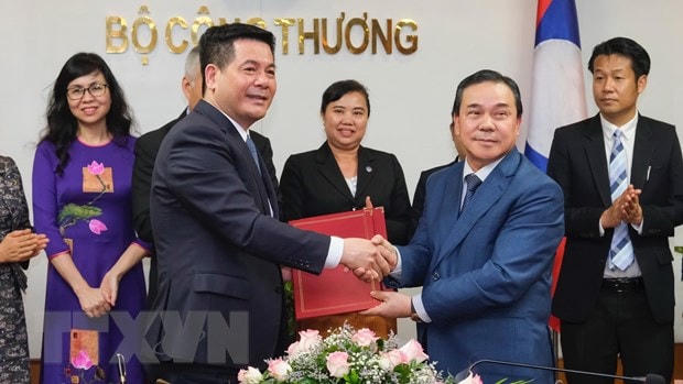 Mở rộng dòng chảy quan hệ thương mại giữa Việt Nam và Lào