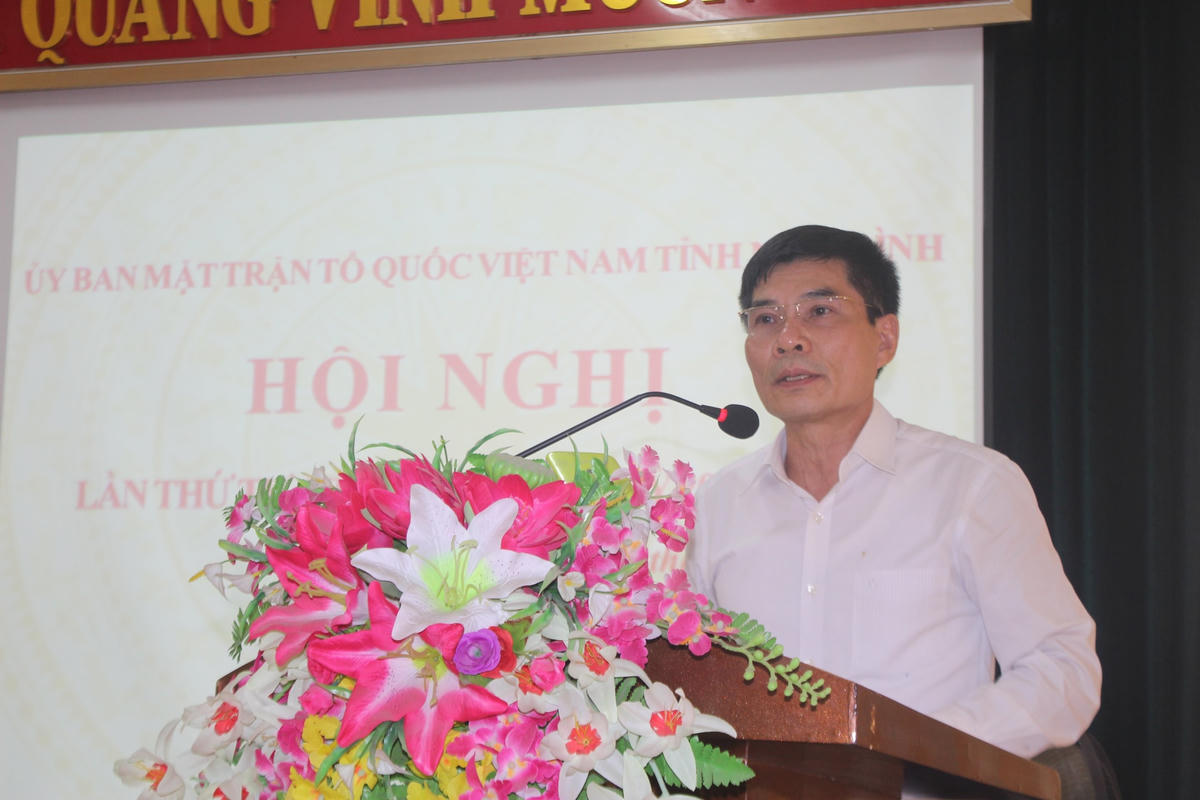 Ông Đỗ Việt Anh, Trưởng ban Dân vận Tỉnh uỷ, Chủ tịch Uỷ ban MTTQ tỉnh Ninh Bình phát biểu tại hội nghị.