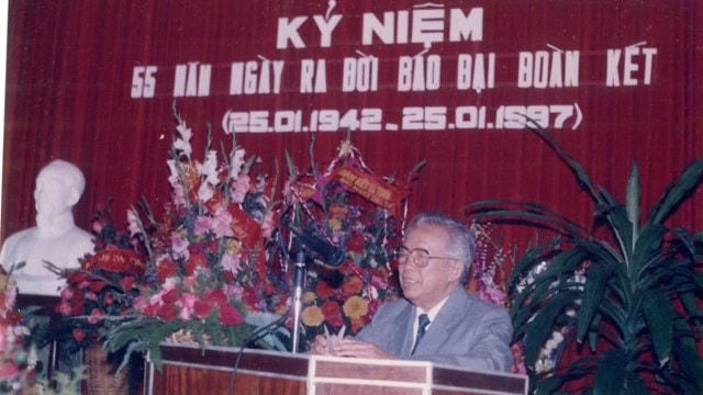 Chủ tịch Lê Quang Đạo phát biểu tại Lễ kỷ niệm 55 năm ngày ra đời báo Cứu Quốc, tiền thân của Đại Đoàn Kết năm 1997.