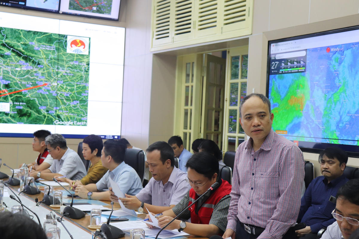 Ông Nguyễn Xuân Anh Viện Trưởng Viện Vật lý địa cầu báo cáo nhanh tình hình động đất ở Sơn La