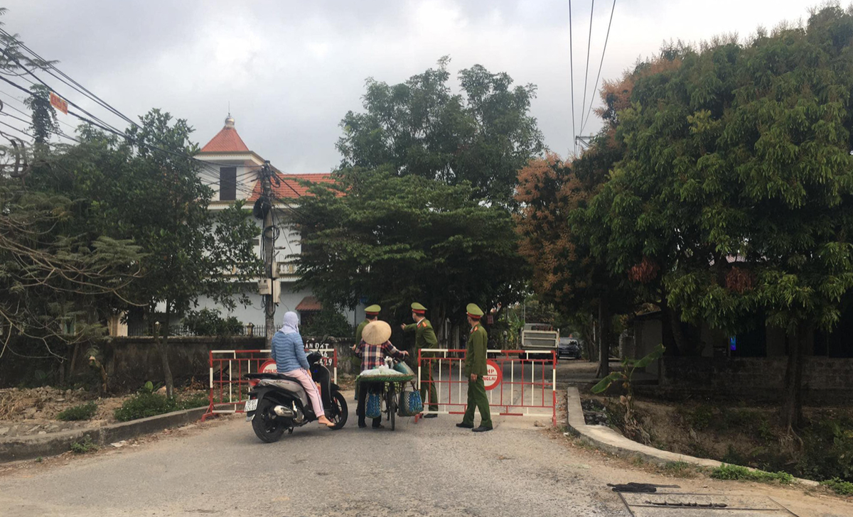 Lối vào khu vực nhà nữ bệnh nhân được quản lý chặt. Nguồn: Đài PT-TH Thủy Nguyên.