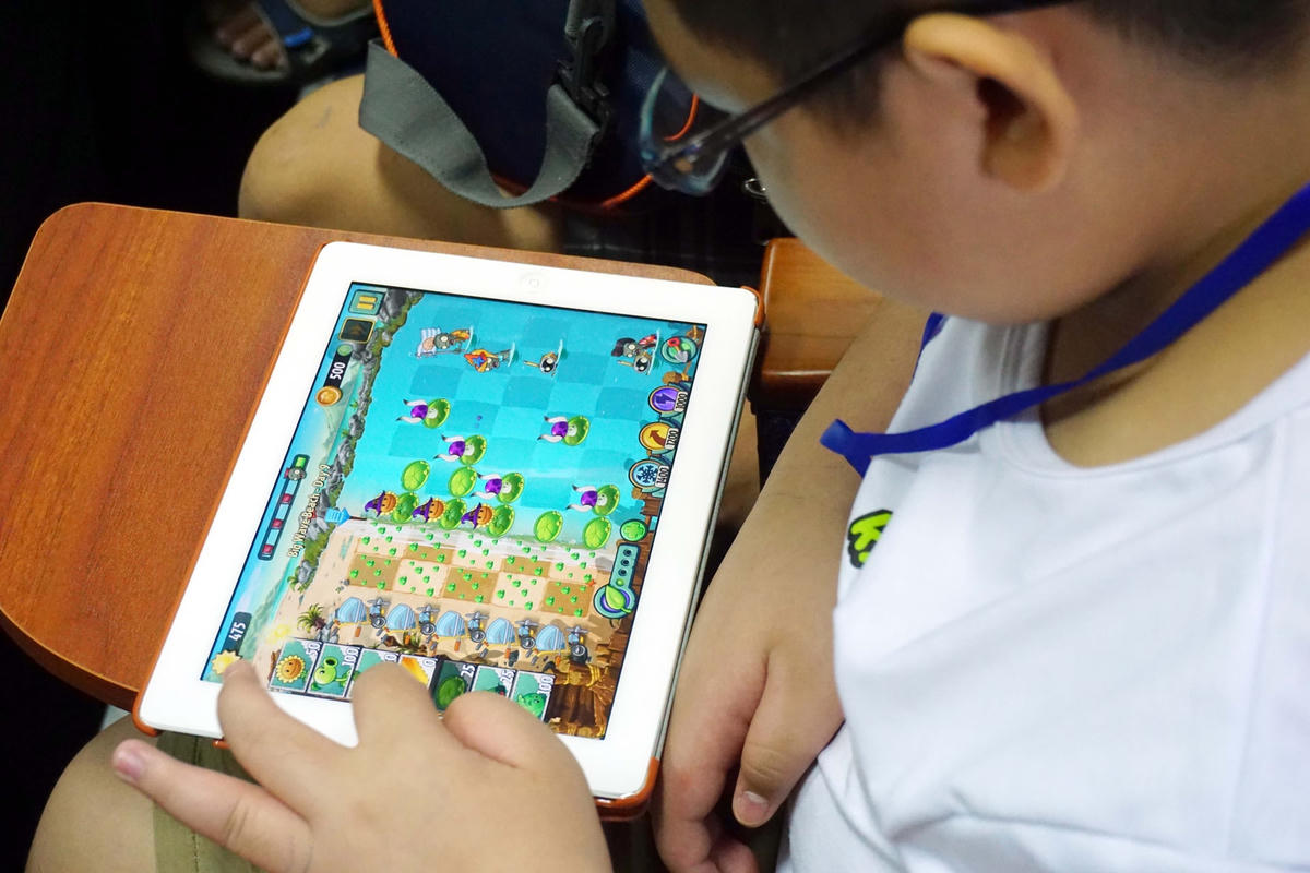 Theo các bác sĩ, khi chơi game đến mức độ nghiện, trở thành bệnh lý thì việc điều trị rất kỳ công. Ảnh: Quang Vinh.