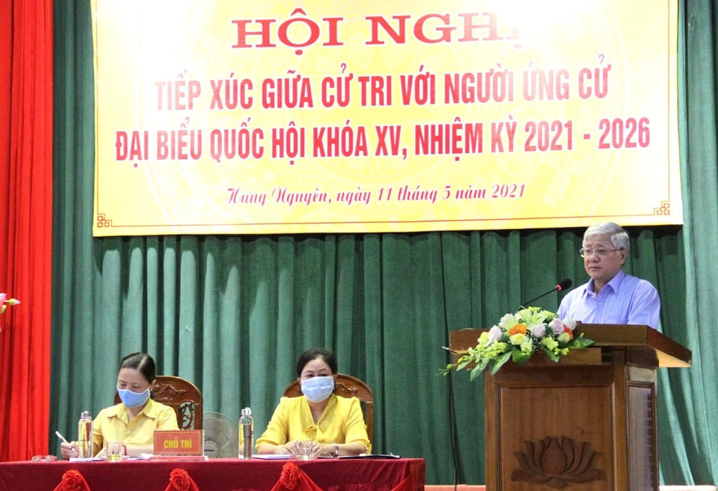 Ông Đỗ Văn Chiến, Bí thư Trung ương Đảng, Chủ tịch Ủy ban Trung ương MTTQ Việt Nam trình bày chương trình hành động trước cử tri.