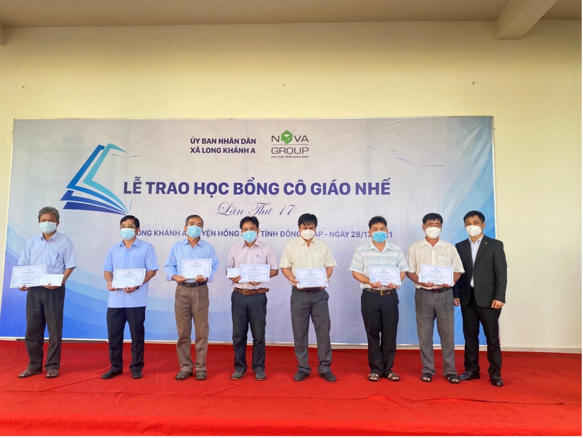 NovaGroup hỗ trợ kinh phí phục vụ công tác giảng dạy cho các trường ở xã Long Khánh.