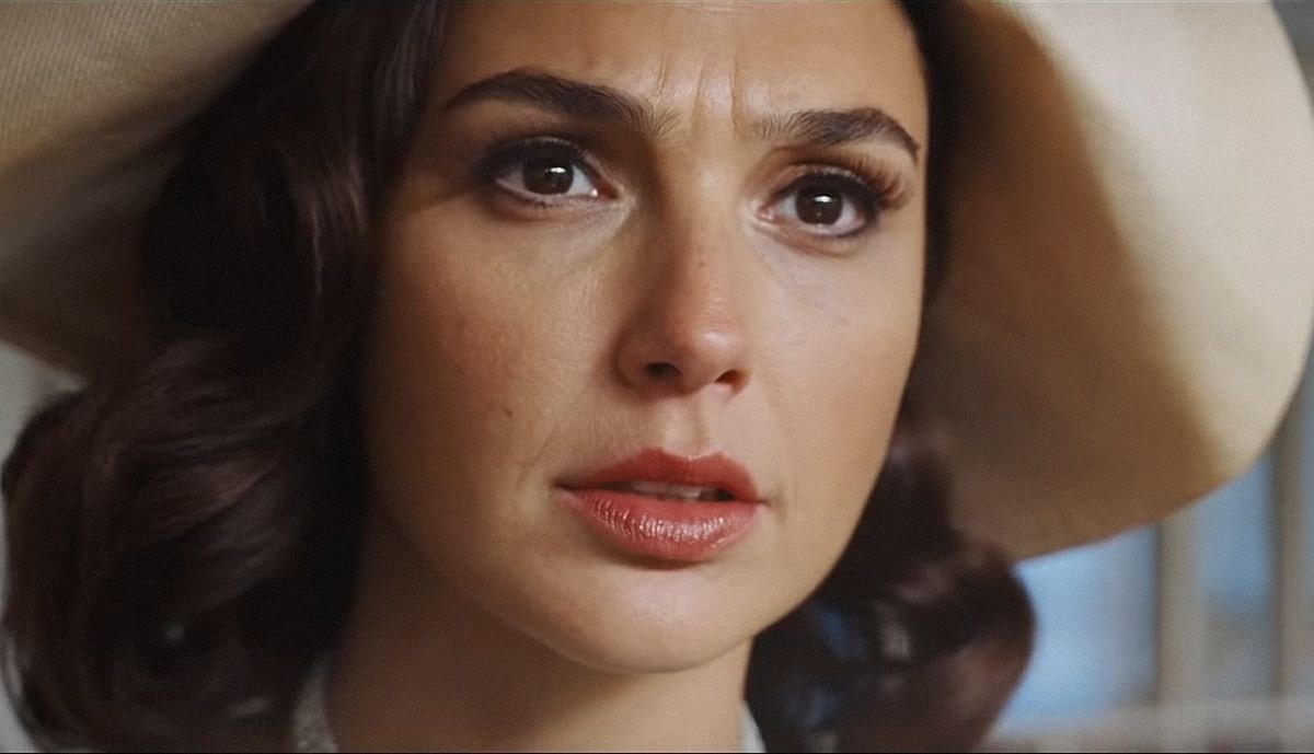Phim "Wonder Woman 1984" do Gal Gadot thủ vai chính cũng đứng trước nguy cơ hoãn phát hành sang năm sau để bảo đảm phần nào doanh thu.