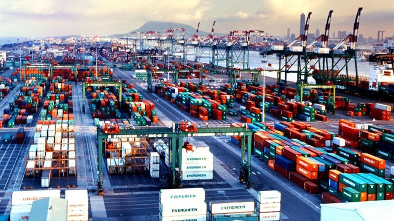 Dịch vụ logistics đang phát triển mạnh.