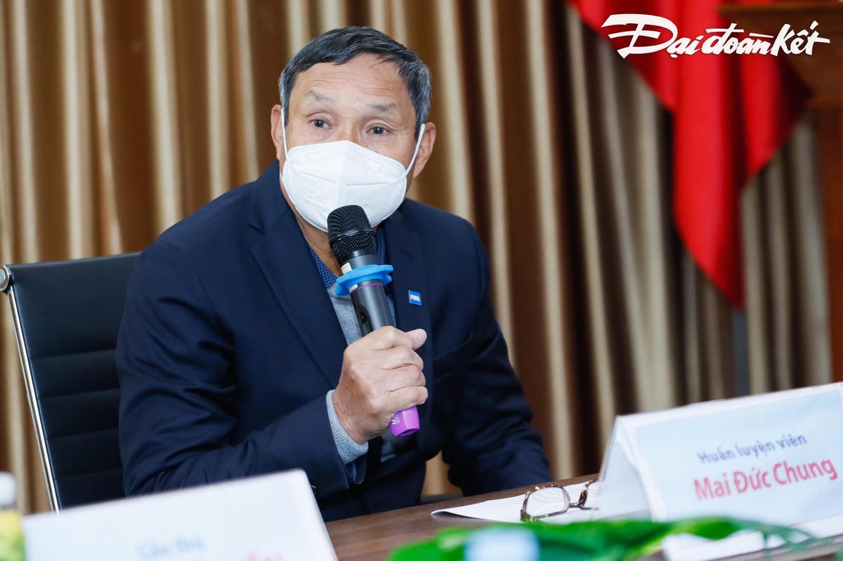 HLV Mai Đức Chung phát biểu tại Tọa đàm. Ảnh: Quang Vinh.