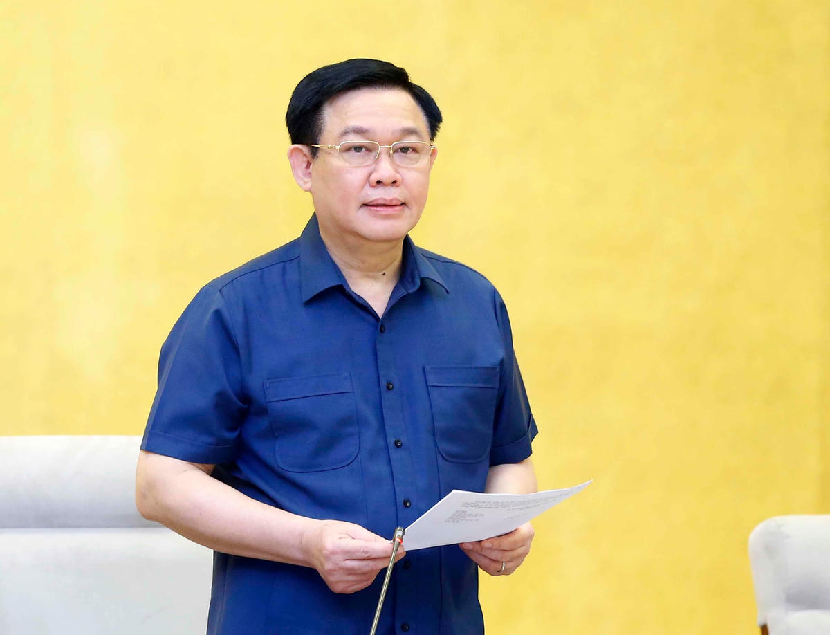 Chủ tịch Quốc hội Vương Đình Huệ phát biểu tại phien họp.