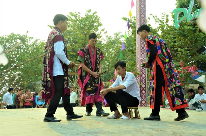 Nghi thức Lễ cấp sắc của đồng bào Dao (huyện Tủa Chùa, Điện Biên).