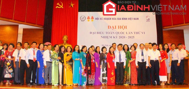 Ban chấp hành Trung ương Hội Kế hoạch hóa gia đình Việt Nam khóa VI (nhiệm kỳ 2020 - 2025) ra mắt Đại hội.