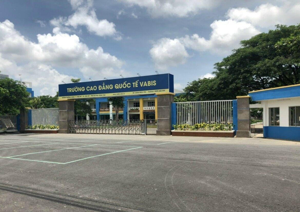  Trường Cao đẳng Quốc tế Vabis là nơi cách lý tập trung, chính thức hoạt động từ tháng 5/2020, đến nay đã tiếp nhận 13 đợt với hơn 3.000 công dân Việt Nam trở về từ nước ngoài. 