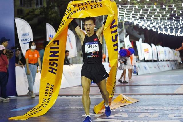 Đỗ Quốc Luật về nhất ở nội dung dành cho nam cự ly 21 km.  