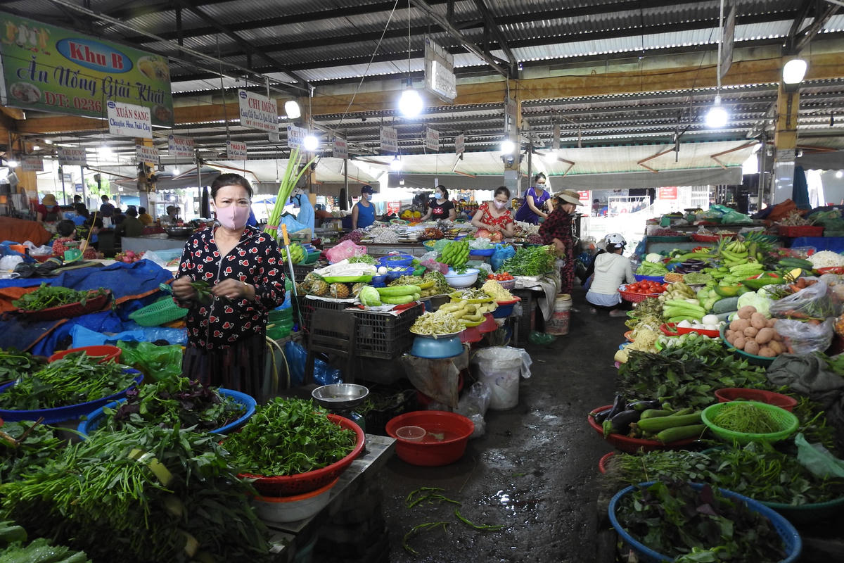 Chợ dân sinh được phép hoạt động trên cơ sở tuân thủ nghiêm quy định phòng, chống dịch. Ảnh Thanh Tùng.