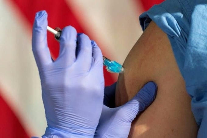 Người giàu gấp rút tiêm vaccine