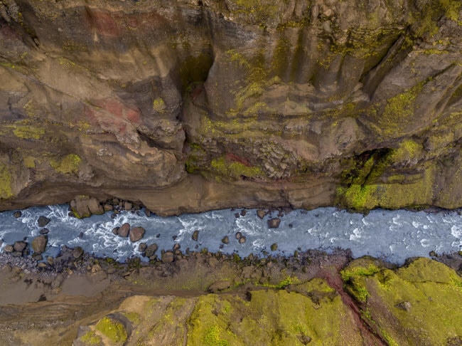 Sông Markarfljot chạy qua hẻm núi, tạo nên khung cảnh tuyệt mỹ ở Iceland.