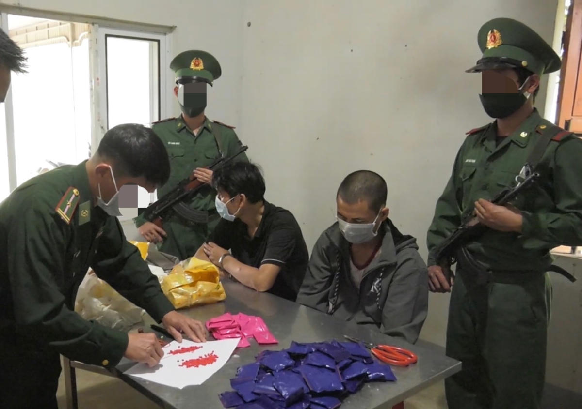 Ngày 20/3/2021 mở đầu chuyên án, lực lượng chức năng bắt giữ 3 đối tượng thu giữ 115kg ma túy dạng đá...