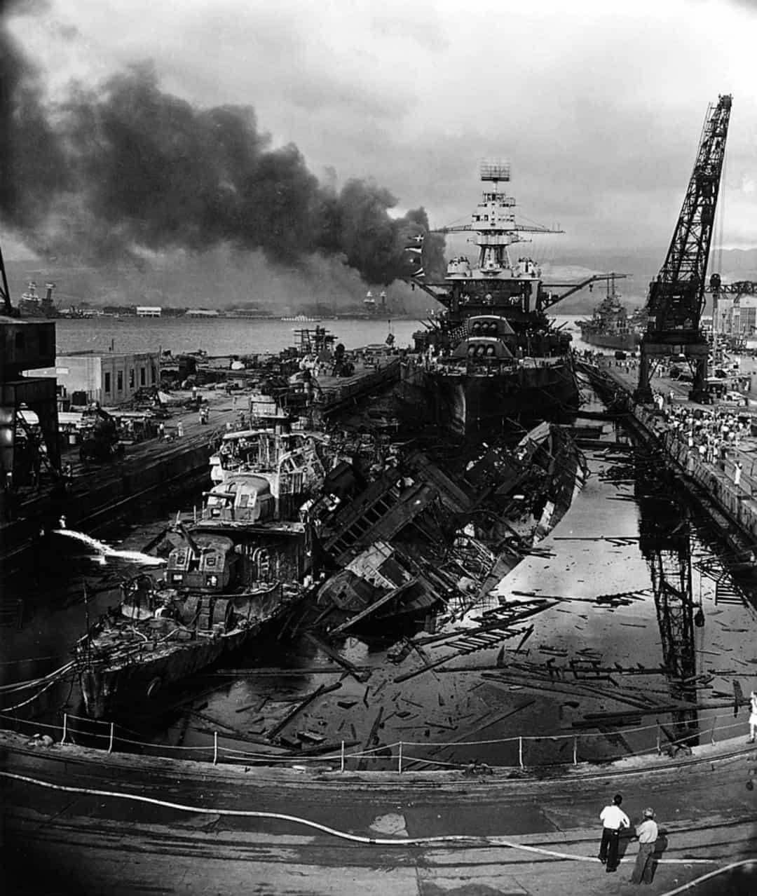 Vào buổi sáng của cuộc tấn công, tàu USS Pennsylvania đang ở trong ụ tàu để tiến hành tái trang bị cùng các tàu khu trục Downes và Cassin. Cả ba con tàu đều bị ném bom vào quên lãng.  