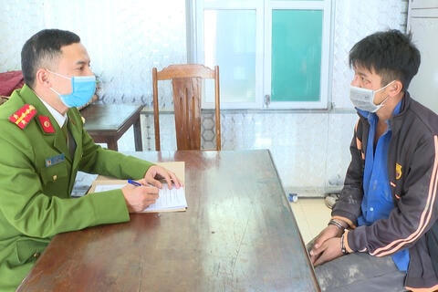 Công an tỉnh Thanh Hóa lấy lời khai của Giao.