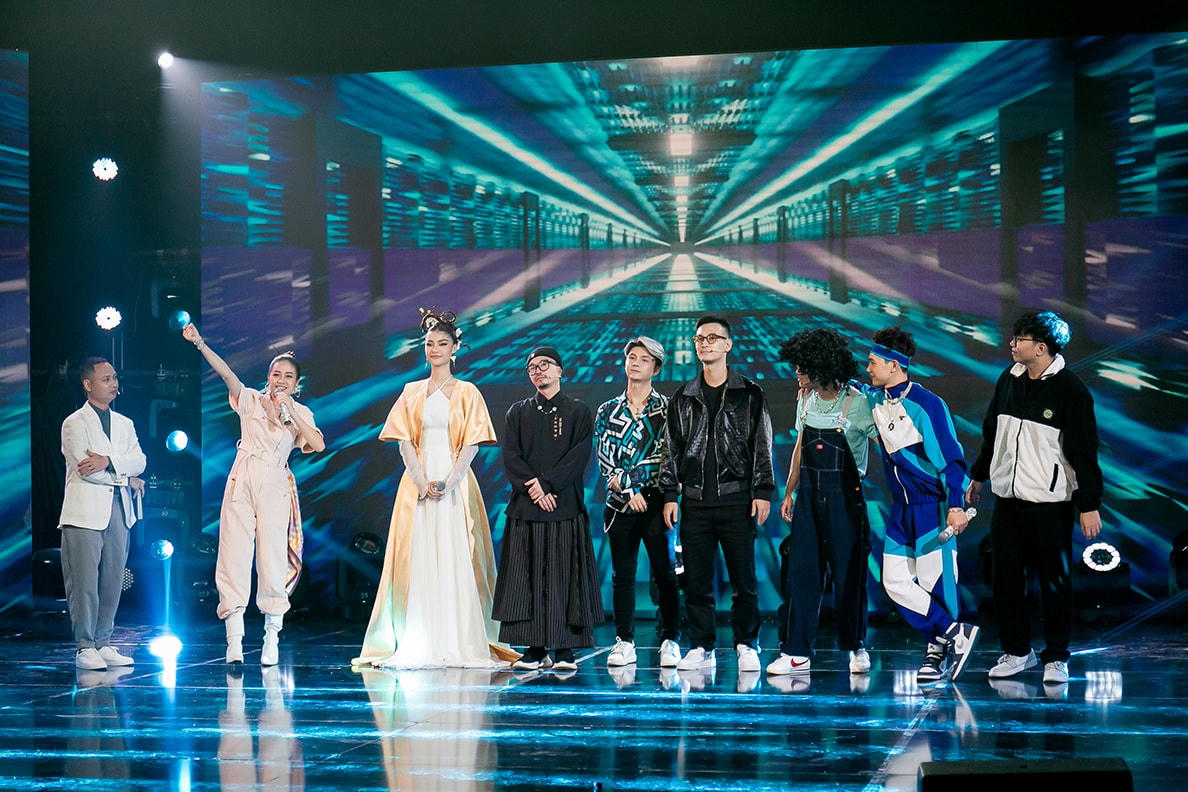 Erik mashup Muộn rồi mà sao còn - Yêu 5 ‘khuấy đảo’ The Heroes