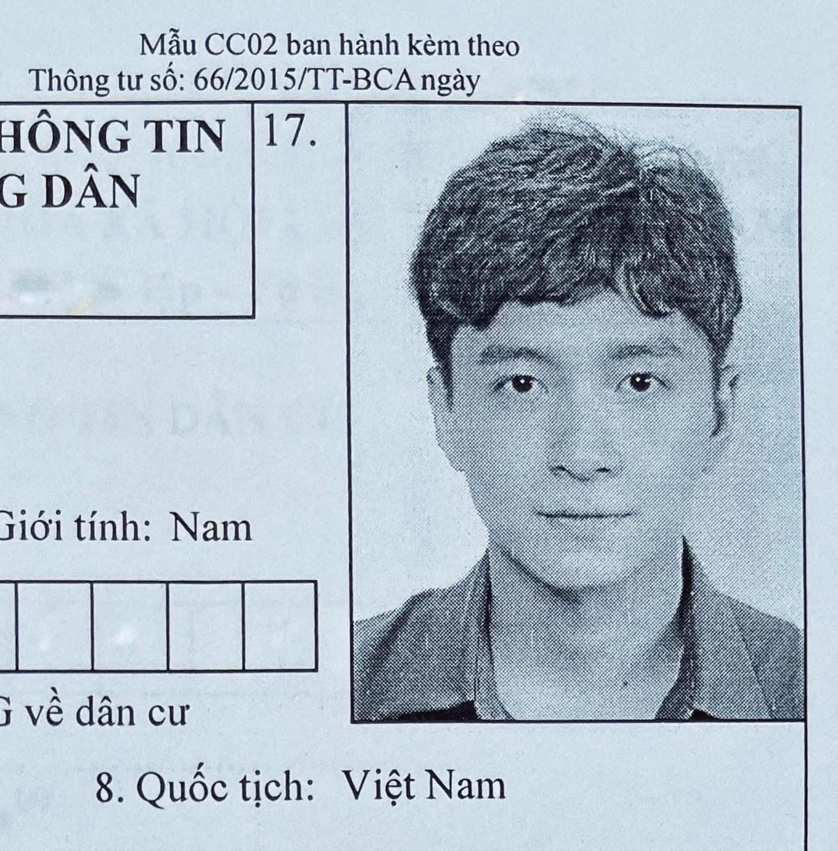 Thỏ đen Ngô Kiến Huy thách thức luôn cả máy ảnh chụp thẻ CCCD. Ảnh thẻ mà vẫn đẹp trai ngời ngời.