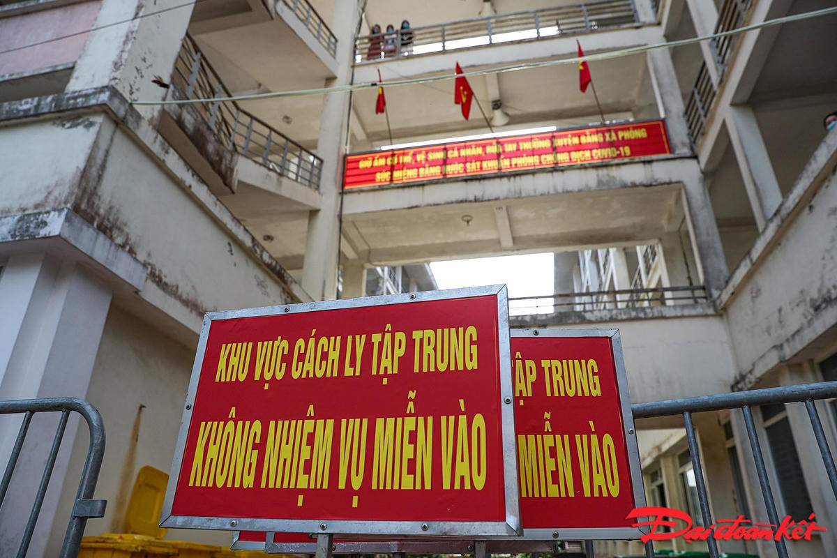 [ẢNH] Hà Nội: 90 công dân hết thời gian cách ly tập trung được trở về nhà