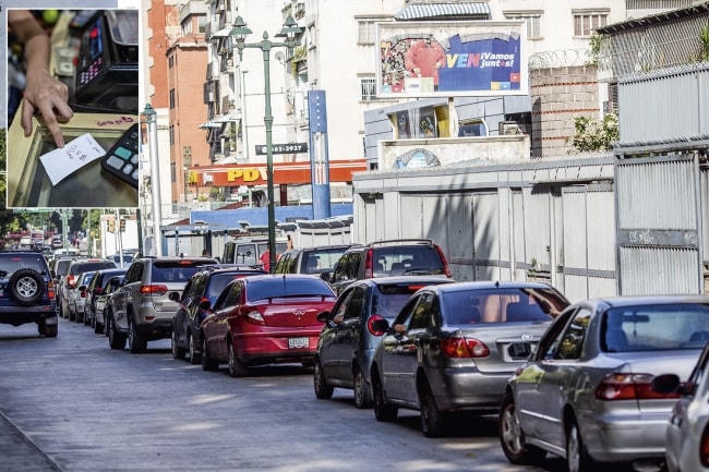 Tại thủ đô Caracas, người ta có thể thấy hàng trăm chiếc ô tô chất đống mỗi ngày và nuốt chửng các con đường. Ảnh: Veja.  