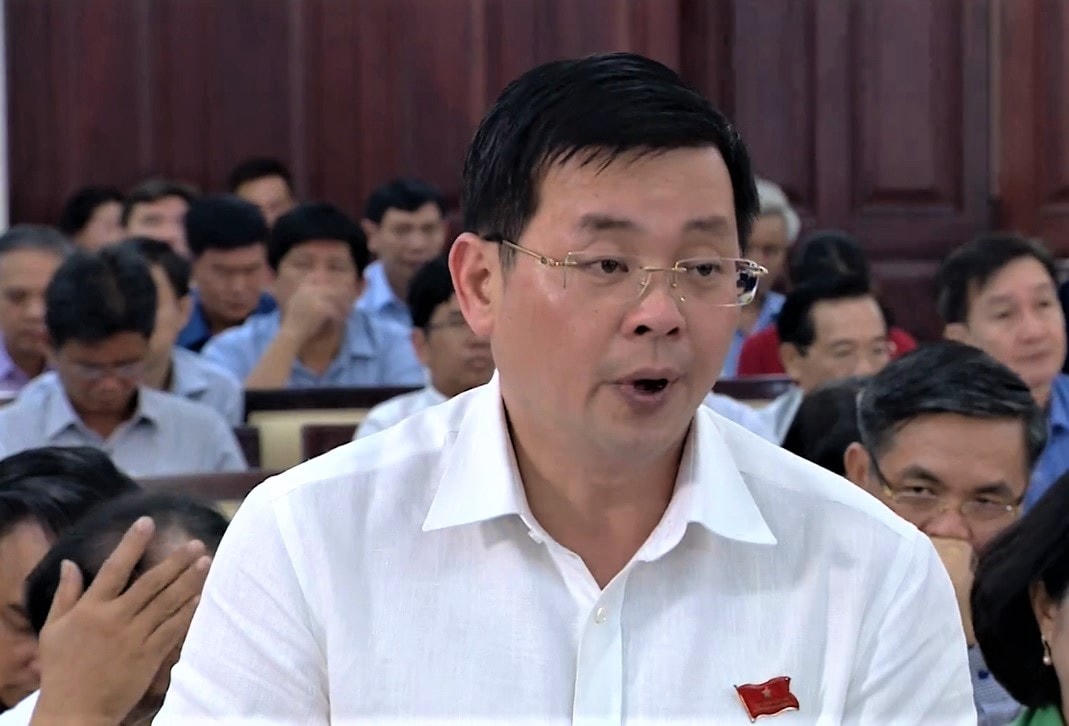  Ảnh: Đại biểu HĐND TP HCM tham gia thảo luận tại Hội trường. (Ảnh: Hồng Phúc).