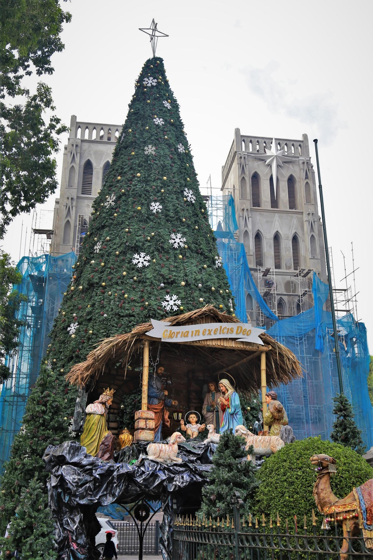[ẢNH] Nhà thờ Hà Nội trang hoàng chuẩn bị đón Noel