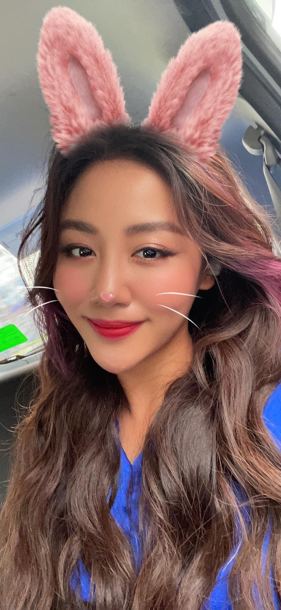 Văn Mai Hương xinh đẹp khác lạ với app chụp hình.