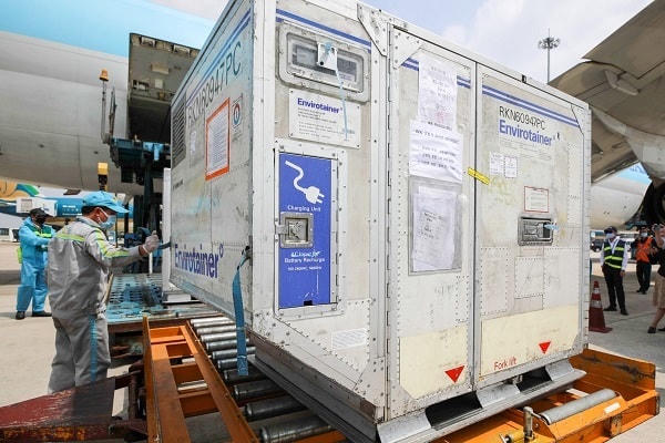 Cận cảnh pallet lô vaccine Covid-19 AstraZeneca đầu tiên tại Cảng hàng không quốc tế Tân Sơn Nhất. Ảnh: VNVC.