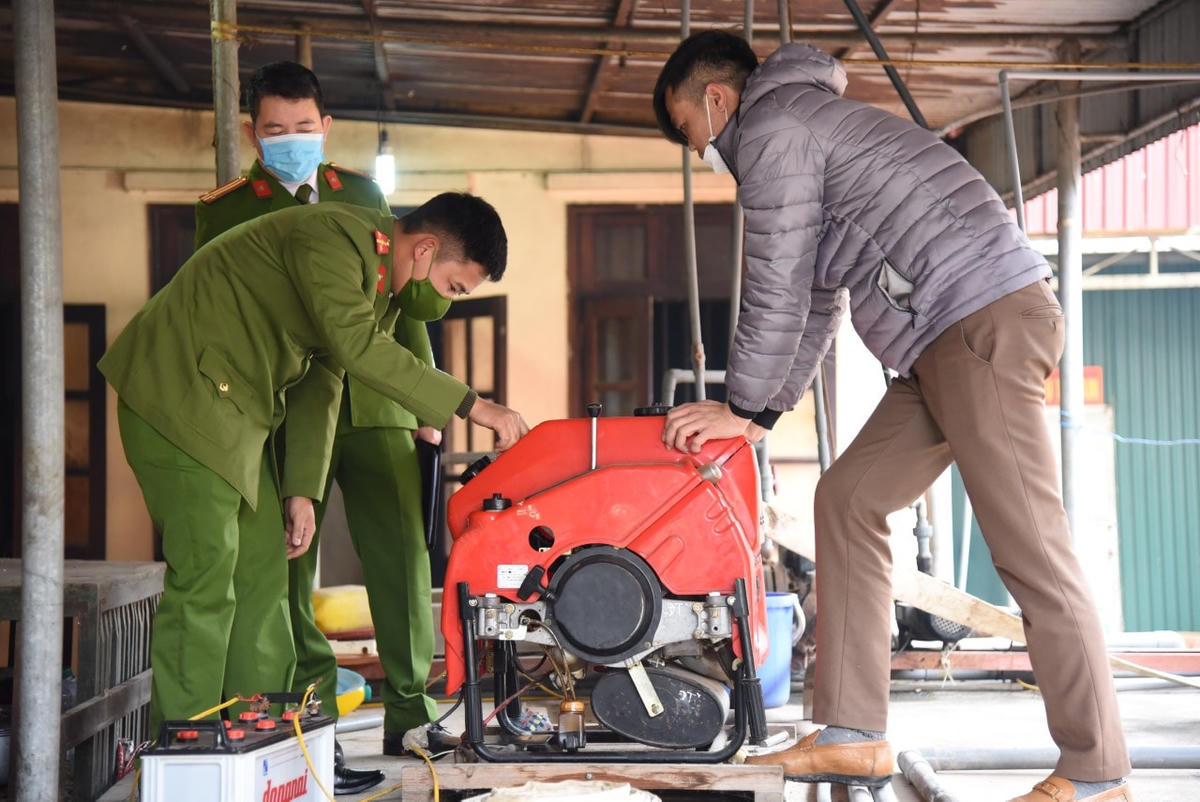 Công an huyện Mỹ Đức kiểm tra công tác phòng cháy, chữa cháy và cứu nạn cứu hộ phục vụ tổ chức đón khách về tham quan di tích Chùa Hương năm 2022. Ảnh Công an huyện Mỹ Đức.