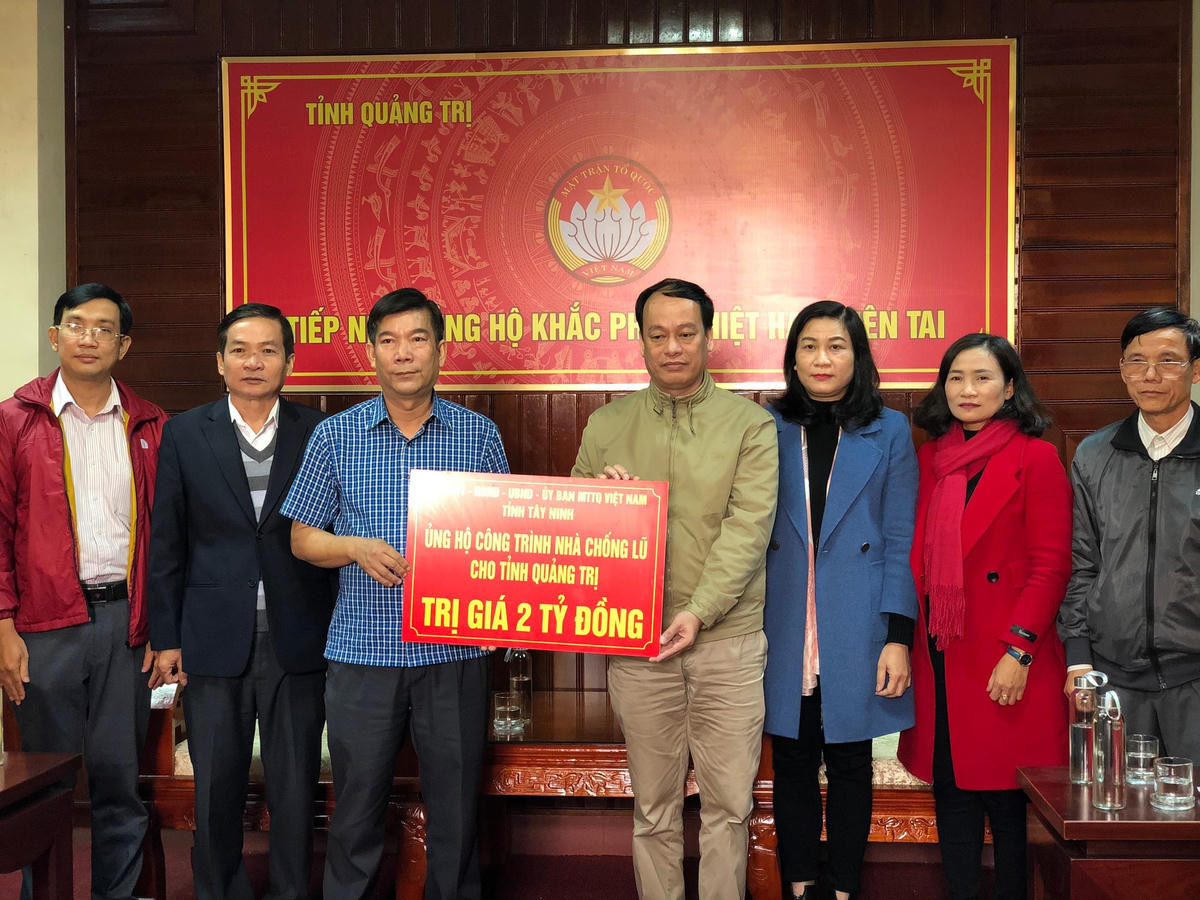 Tỉnh Tây Ninh ủng hộ người dân Quảng Trị 2 tỷ đồng xây nhà chống lũ.