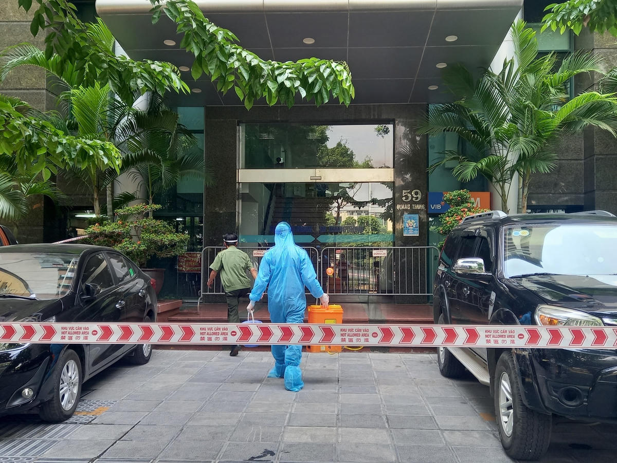 Lực lượng y tế đã kịp thời có mặt để thực hiện các biện pháp phòng, chống dịch. 