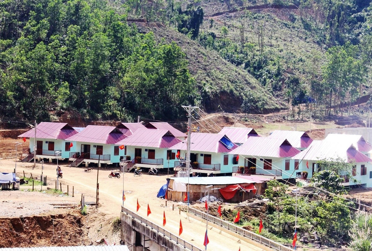 Những ngôi nhà mới được xây dựng sau vụ sạt lở đất ở Nam Trà My (Quảng Nam).