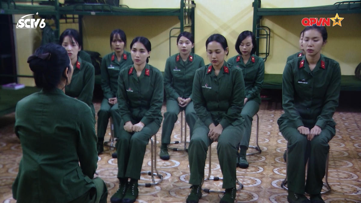 Tiểu đôi nữ học lời thề Quân nhân. 