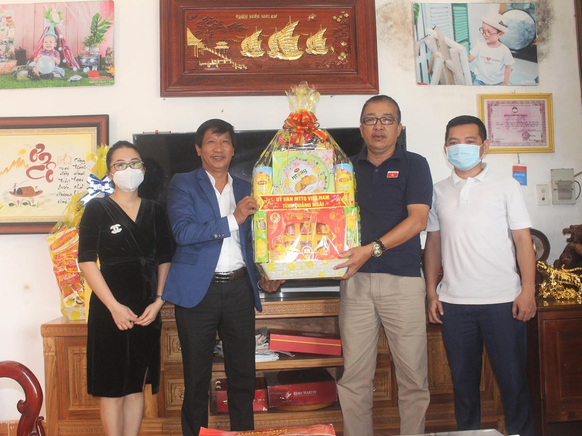 Ông Nguyễn Bá Minh thăm và chúc Tết Văn Phòng báo Đại Đoàn Kết tại Quảng Nam, Quảng Ngãi.