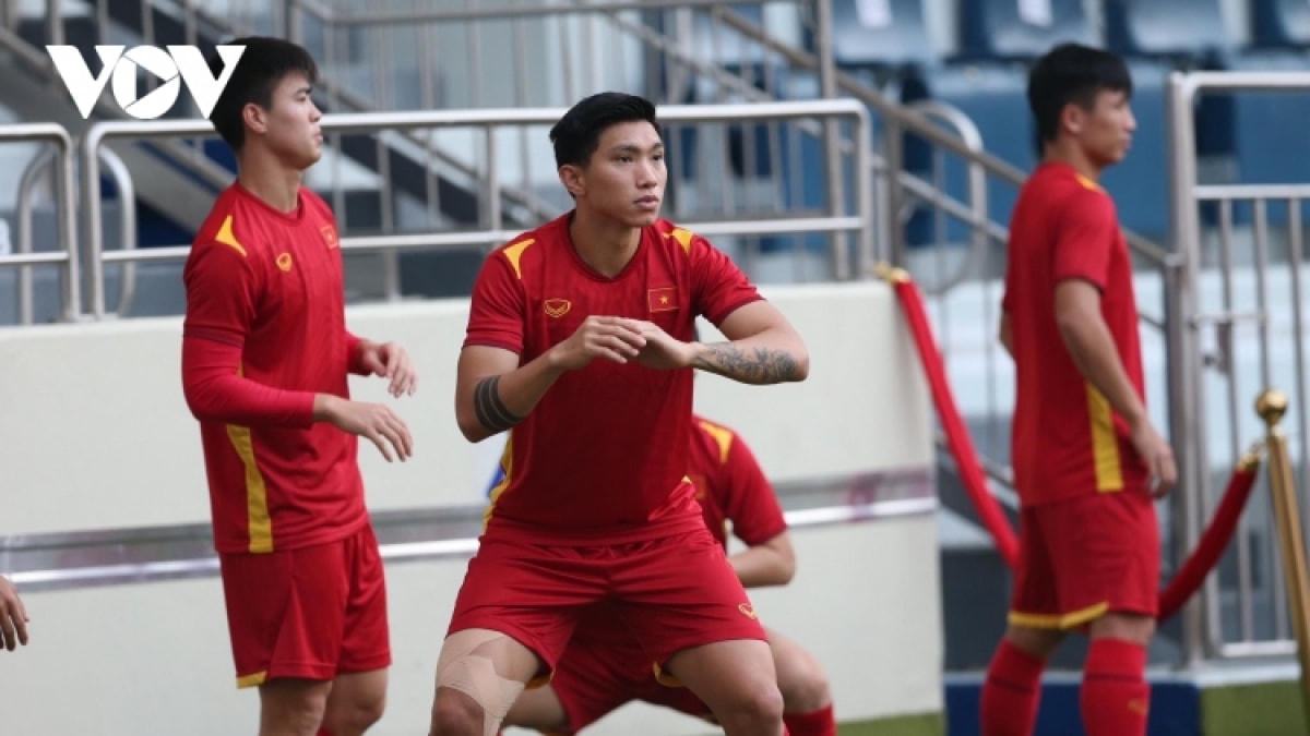 Đoàn Văn Hậu chia tay ĐT Việt Nam vì chấn thương đầu gối. Ảnh: VOV.