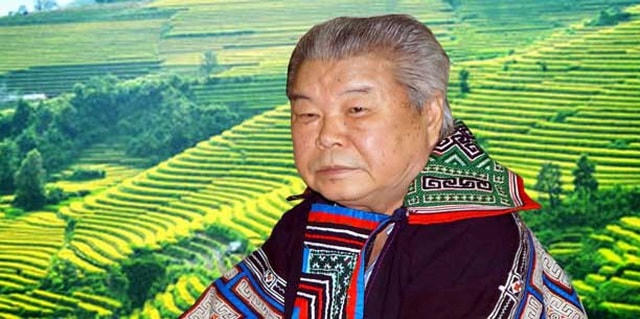 Nhà văn - nhà báo Mã A Lềnh người dân tộc Mông ở Sa Pa từng là giáo viên và cán bộ nghiệp vụ giáo dục nhiều năm của tỉnh Lào Cai.  