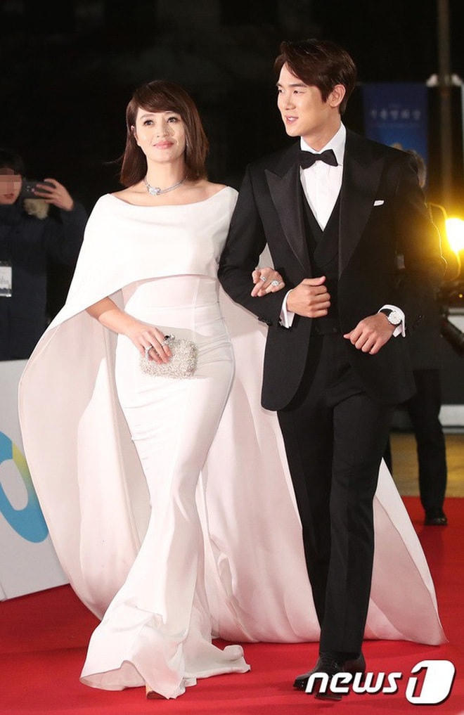 [ẢNH] Ngỡ ngàng sắc đẹp của 'mỹ nhân U60' Kim Hye Soo