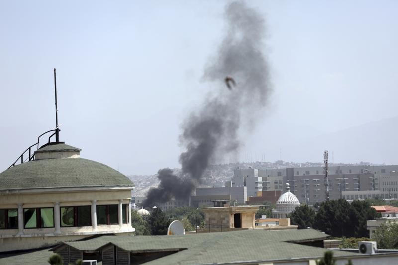  Các đám cháy tại Đại sứ quán Hoa Kỳ ở Afghanistan. (Ảnh: AP).