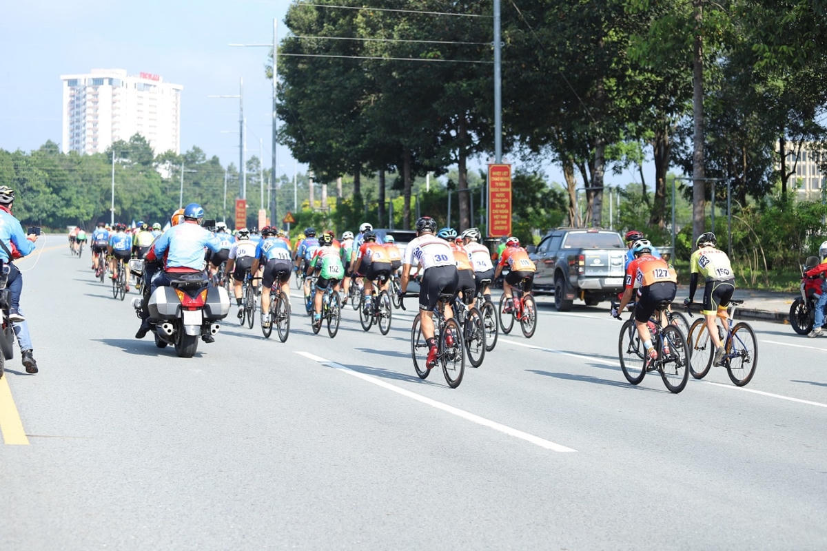 Các tay đua phong trào có một ngày thi đấu sôi nổi